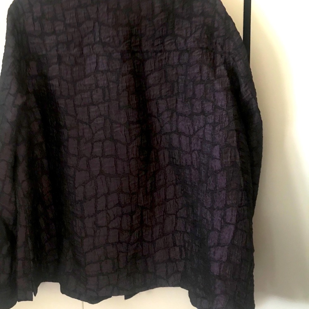 Call and black button down jacket - Picture 2 of 2